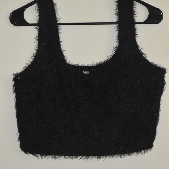 Black Faux Fur Crop Top - Picture 3 of 7